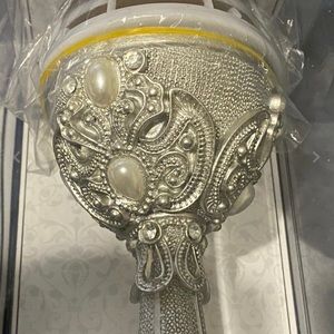 Wedding bouquet holder